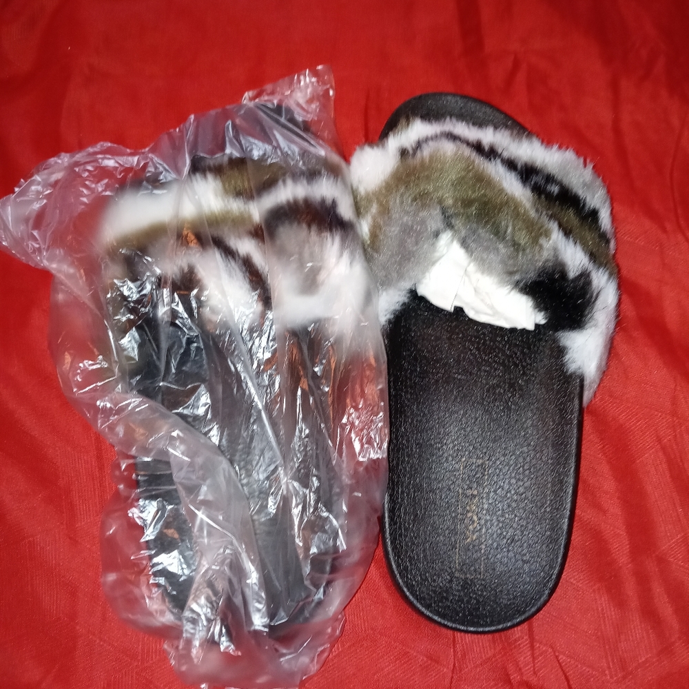 Slippers - Picture 2 of 2